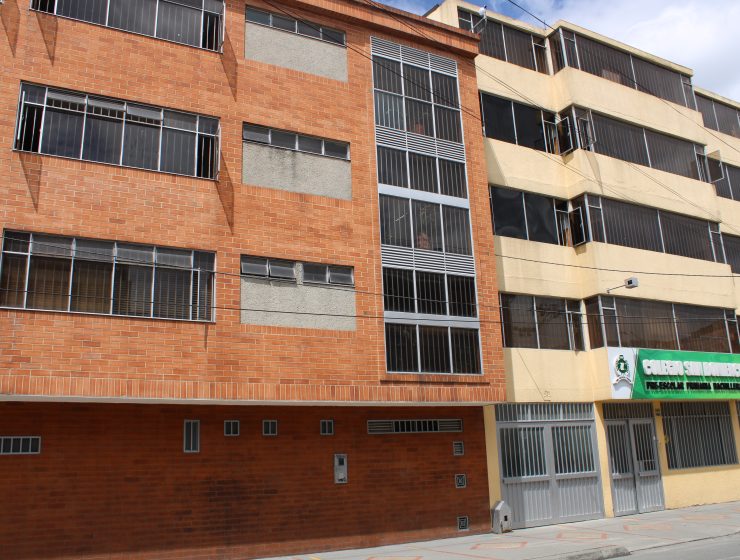 Colegio patio bonito